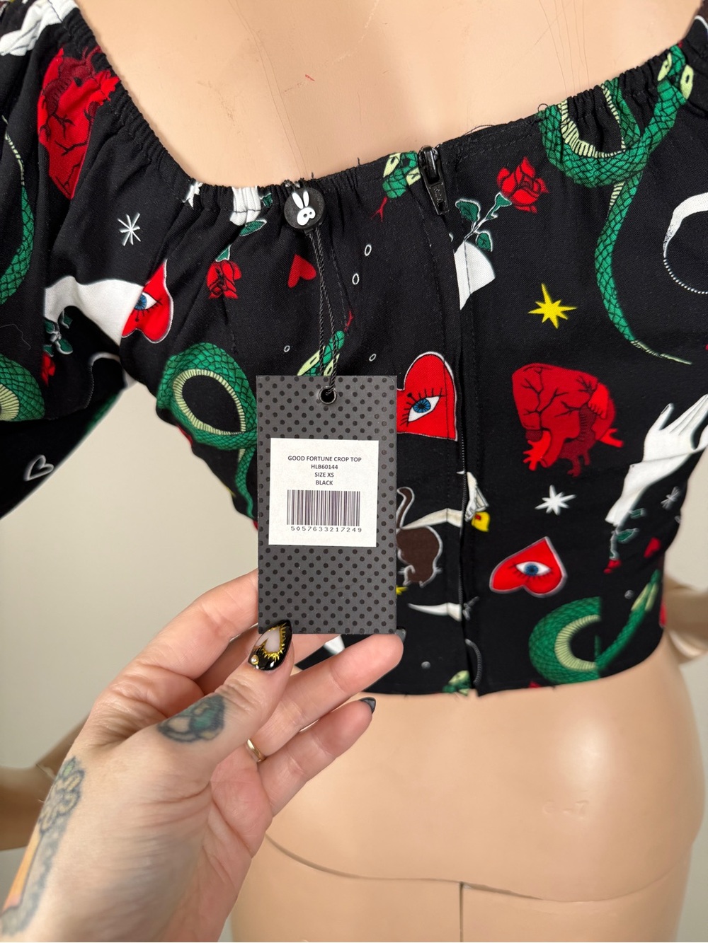 Hell Bunny Black Puff-Sleeve good fortune Crop Top - Picture 4 of 4